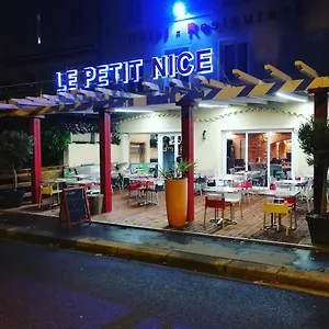 ô Petit Hotel